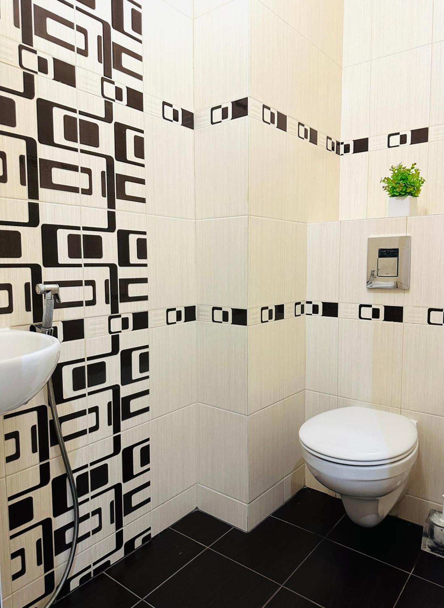 Apartments With A Coffee Machine In The City Center, Near A Park And Zlata Plaza Riwne Exterior foto